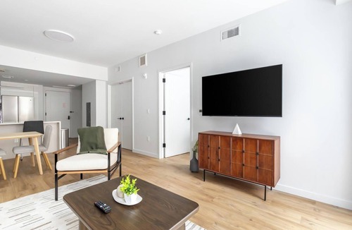 Hackensack Apartment | Landing | Chic 1BD, Rooftop Lounge, Game Room