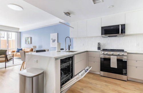 Hackensack Apartment | Landing | Chic 1BD, Rooftop Lounge, Game Room