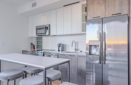 Washington Apartment | Landing | Chic 2BD, Courtyard, Rooftop Lounge