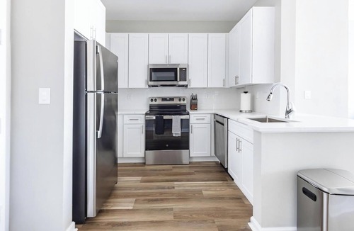 Raritan Apartment | Landing | Chic 2BD, Gym, Clubhouse