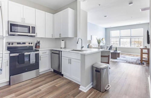 Raritan Apartment | Landing | Chic 2BD, Gym, Clubhouse