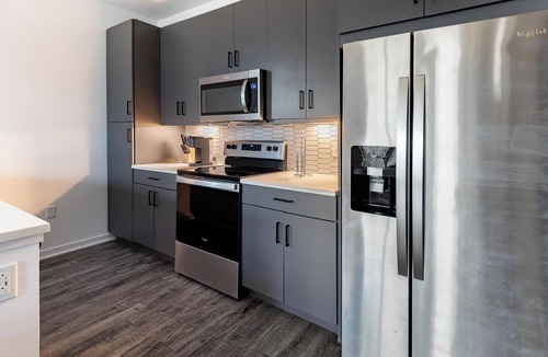 Coraopolis Apartment | Landing | Chic 2BD, Gym, Clubhouse