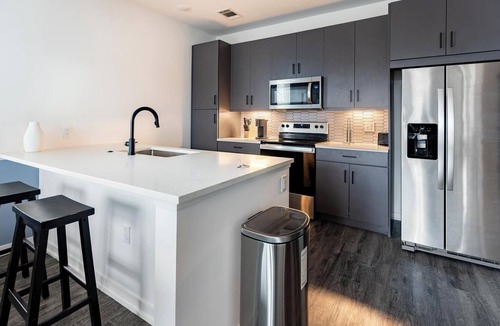 Coraopolis Apartment | Landing | Chic 2BD, Gym, Clubhouse