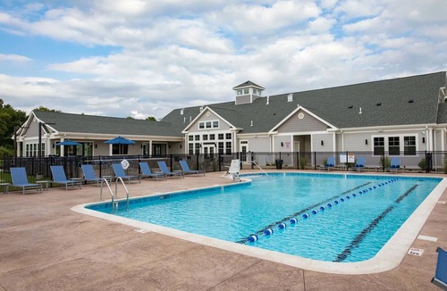 Vernon Apartment | Landing | Chic 2BD, Yoga Studio, Game Room