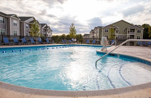 Vernon Apartment | Landing | Chic 2BD, Yoga Studio, Game Room