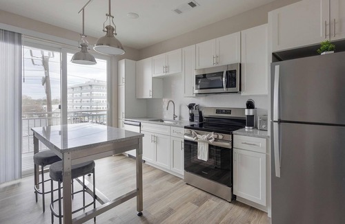 Richmond Apartment | Landing | Modern 1BD, Gym, Game Room
