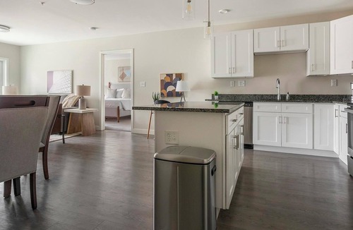 Vernon Apartment | Landing | Modern 2BD, Game Room, Gym
