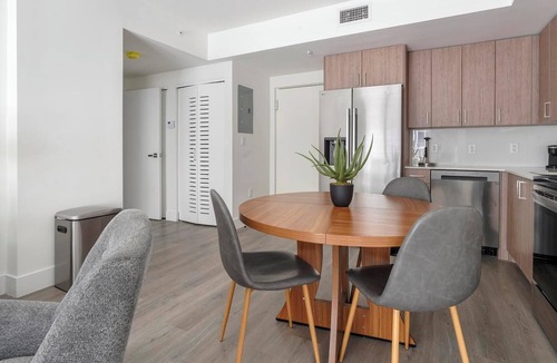 Hialeah Apartment | Landing | Modern 2BD, Gym