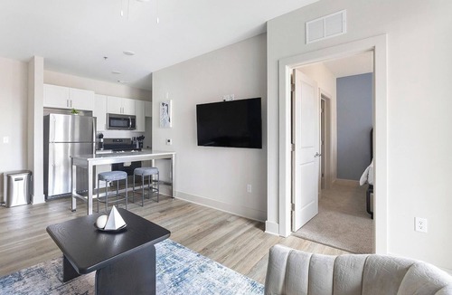 Richmond Apartment | Landing | Spectacular 1BD, Game Room, Gym