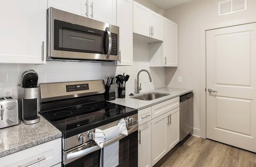 Richmond Apartment | Landing | Spectacular 1BD, Game Room, Gym