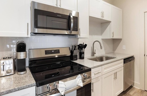 Richmond Apartment | Landing | Spectacular 1BD, Game Room, Gym
