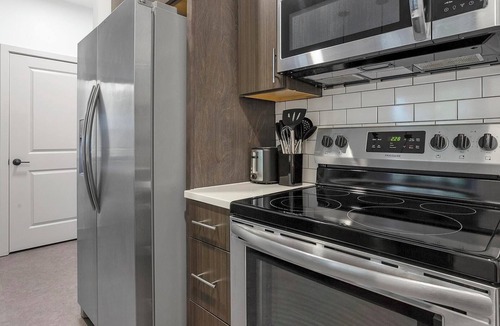 Richmond Apartment | Landing | Spectacular 2BD, Pool, Clubhouse