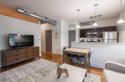 Church Hill Apartment | Landing | Stunning 1BD, Courtyard, Rooftop Lounge