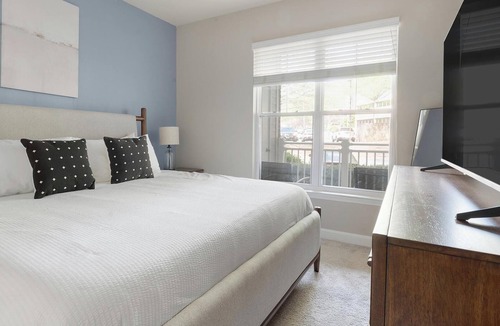 Town Center Apartment | Landing | Stunning 1BD, Gym, Courtyard
