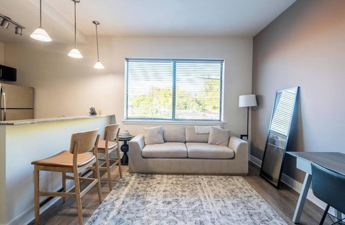 Church Hill Apartment | Landing | Stunning 1BD, Rooftop Lounge, Courtyard