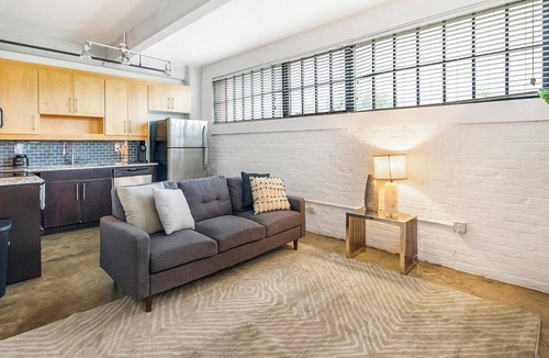 Petersburg Apartment | Landing | Stunning 2BD, Pool, Gym
