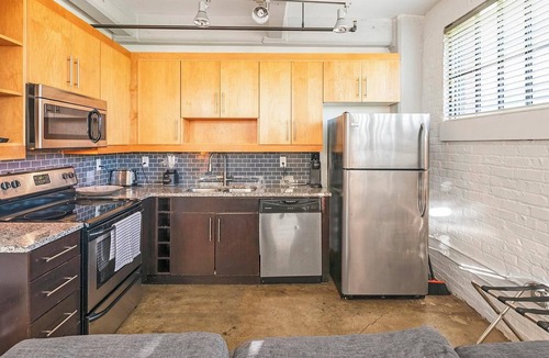 Petersburg Apartment | Landing | Stunning 2BD, Pool, Gym