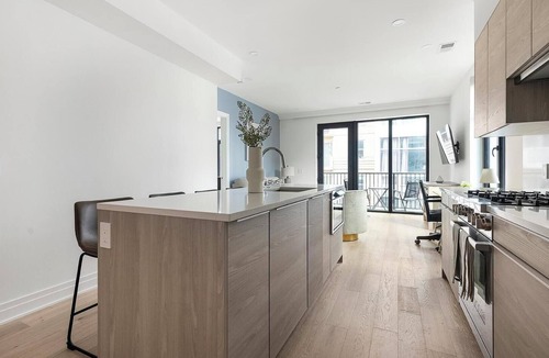 Mount Vernon Square Apartment | Landing | Stunning 2BD in Logan Circle