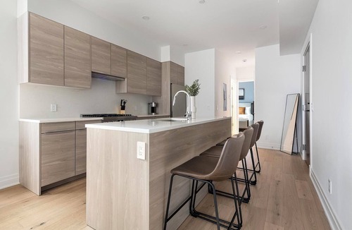 Mount Vernon Square Apartment | Landing | Stunning 2BD in Logan Circle