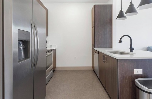 Richmond Apartment | Landing | Stylish 1BD, Gym, Pool