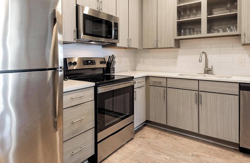 Cordova Apartment | Landing | Stylish 1BD, Pool, Gym