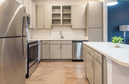 Cordova Apartment | Landing | Stylish 1BD, Pool, Gym