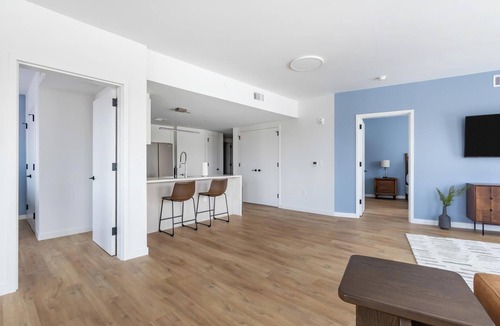 Hackensack Apartment | Landing | Stylish 2BD, Gym, Pool