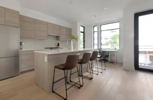 Mount Vernon Square Apartment | Landing | Stylish 2BD in Logan Circle