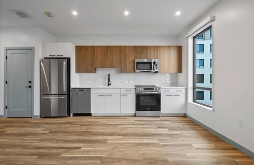 Haverhill Apartment | Landing | Stylish Studio, Gym, Pool