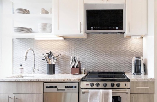 Haverhill Apartment | Landing | Stylish Studio, Gym, Pool