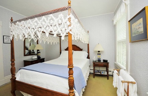 Nantucket Town House | Languedoc Inn & 3 Hussey St Guest House