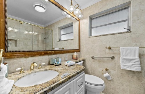 Hollywood Hills Apartment | Large 12 Guest Home w Pool, Hollywood FL