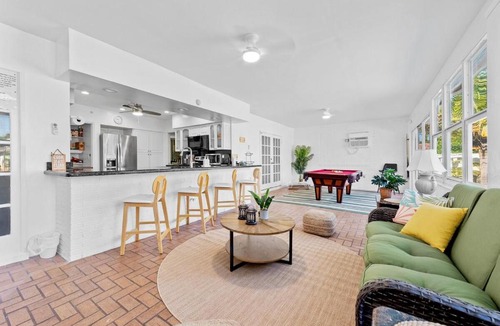 Hollywood Hills Apartment | Large 12 Guest Home w Pool, Hollywood FL