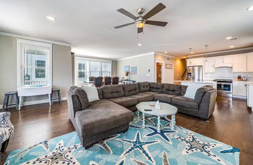 North End House | Large 12BR/8.5 BA w/Elevator & Parking for 6 cars