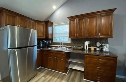 Hampton House | Large 2 bedroom with fenced yard!