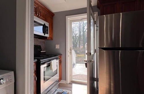 Hampton House | Large 2 bedroom with fenced yard!