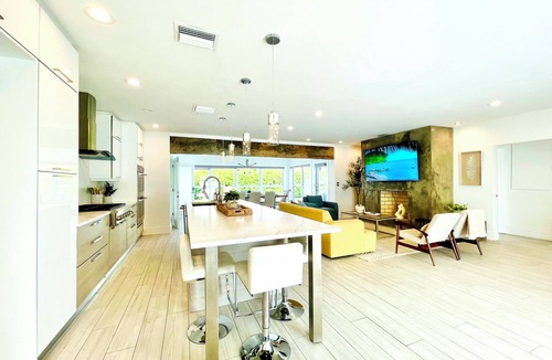 Lauderdale Beach House | Large 4-bedroom home-Downtown-Heated Pool-across the street from the beach