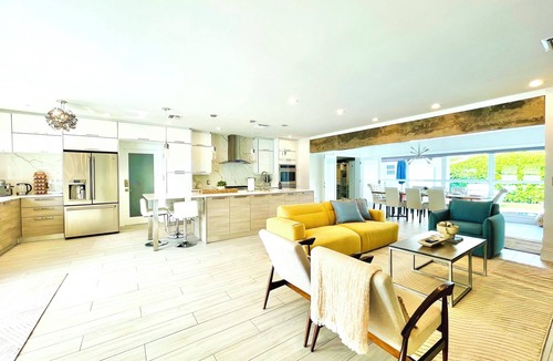 Lauderdale Beach House | Large 4-bedroom home-Downtown-Heated Pool-across the street from the beach