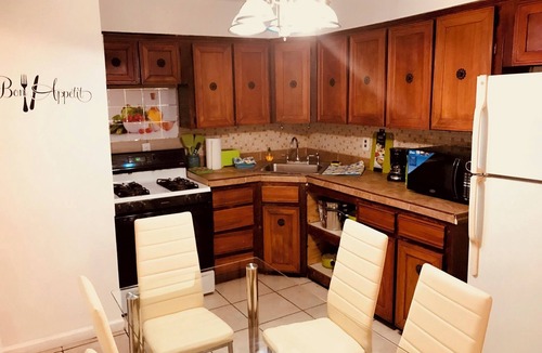 Queens House | LARGE 4 BEDROOMS, 2 BATHS, BALCONY IN REGO PARK