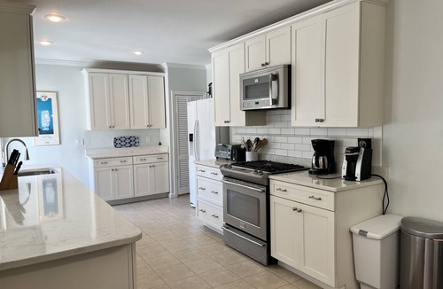 Cotuit House | Large 7 bedroom, 5 bath house one and a half blocks from the beach