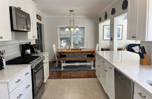 Cotuit House | Large 7 bedroom, 5 bath house one and a half blocks from the beach