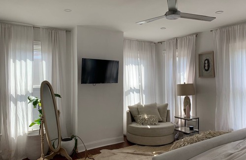 Anacostia House | Large and Spacious Urban Oasis in Historic Home, Pet Friendly