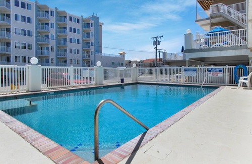 Wildwood Crest Condo | Large beach front/pool side condo 3bedroom 2bath Summer Sands in Wildwood Crest.