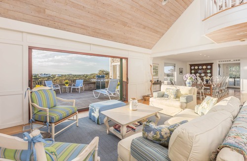 Polpis House | Large beautiful home near Quidnet Beach