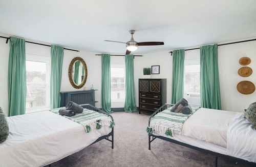 Roxborough-Manayunk Apartment | Large Bi-level Apartment in Heart of Manayunk
