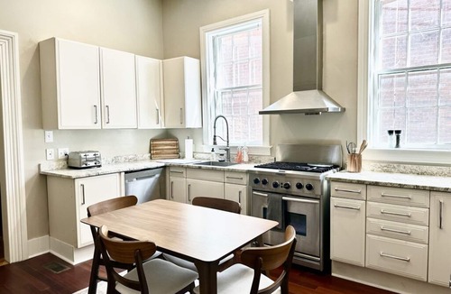 Monroe Ward House | Large City Center House - 7 BEDS/2 BA w/parking