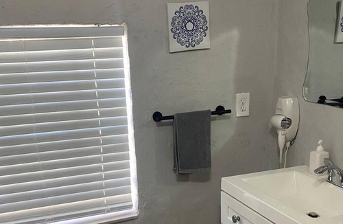 Little Haiti House | Large cozy home - Sleeps 6 - Near wynwood/dsgn dis