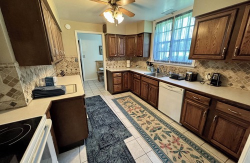Amsterdam House | Large English Tudor offering 3 generous floors of living space - Belmont/Travers