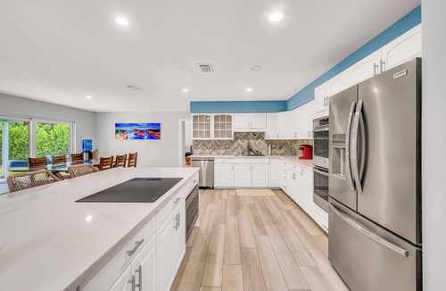 Lake Worth House | Large Estate w/Heated Pool on 1 Acre Garden 4BR/3BA Sleeps 14 Near Beach!