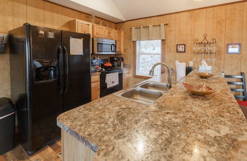 Rileyville House | Large-Group Cabin near Luray · Sleeps 12 · Hot Tub & Mountain Views